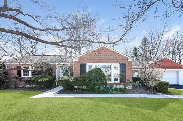Welcome home to 25 Crossway in Scarsdale