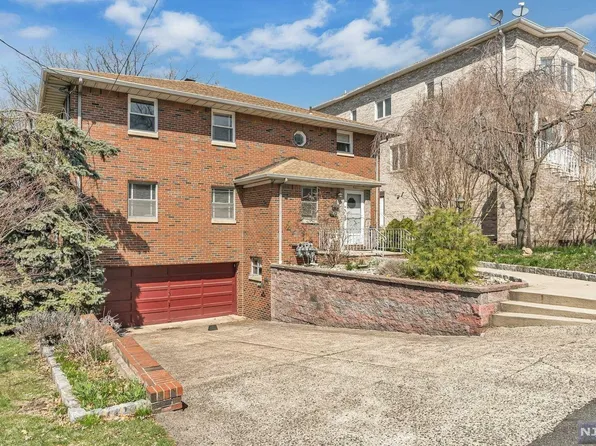461 9th St, Palisades Park, NJ 07650