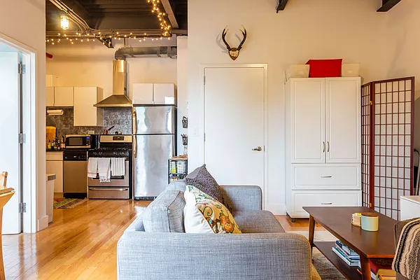 Rented by Smart City Real Estate LLC | media 10