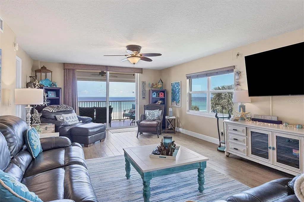 2 bed, 2.0 bath, 1411 sqft, $12,000 — Photo 3