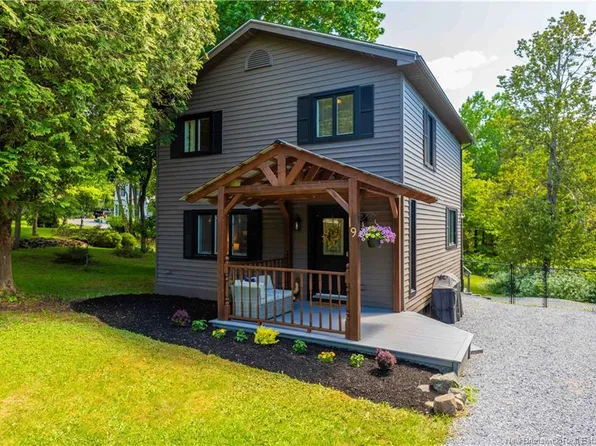 19 Grove Ave, Rothesay, NB E2E 5K5