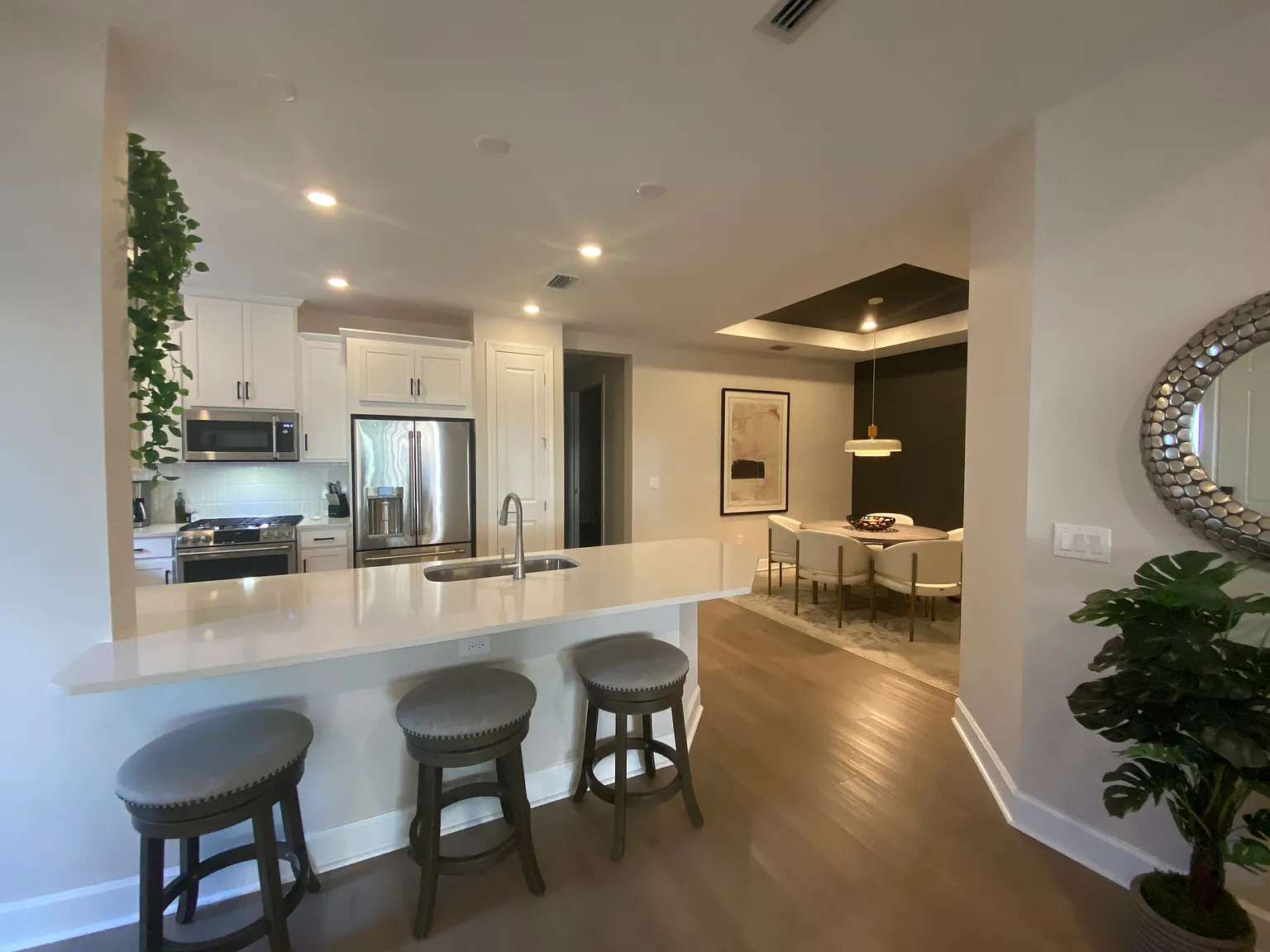 3 bed, 1905 sqft, $3,400 — Photo 4