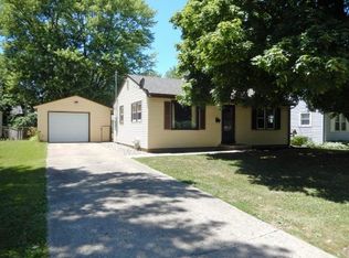 813 N 28th St, Mattoon, IL 61938