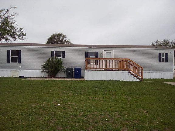 2nd image of 121 Maple Dr
