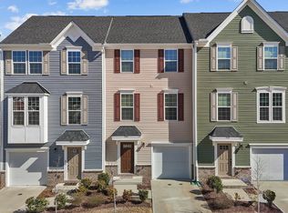 905 Arnold Place Dr, Fuquay Varina, NC 27526