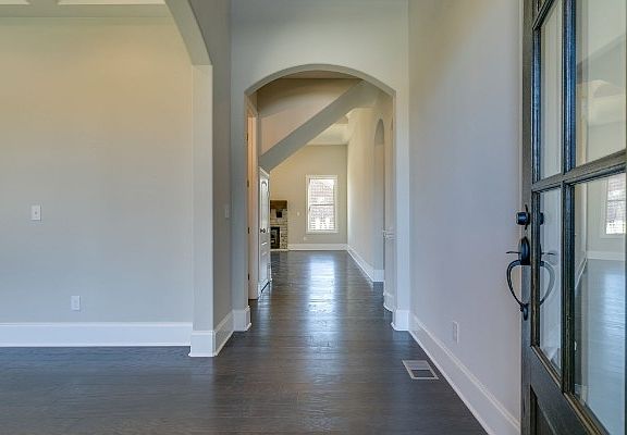 3rd image of 126 Candice Ln