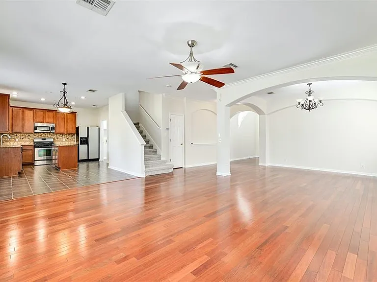 20308 Farm Pond Ln — Photo 14