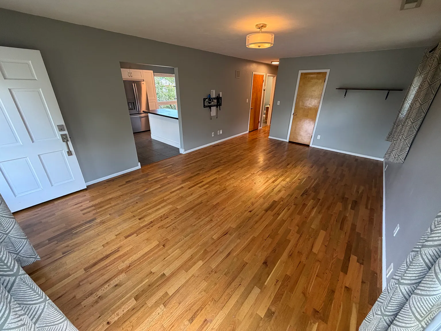 5 bed, 2484 sqft, $3,795 — Photo 3
