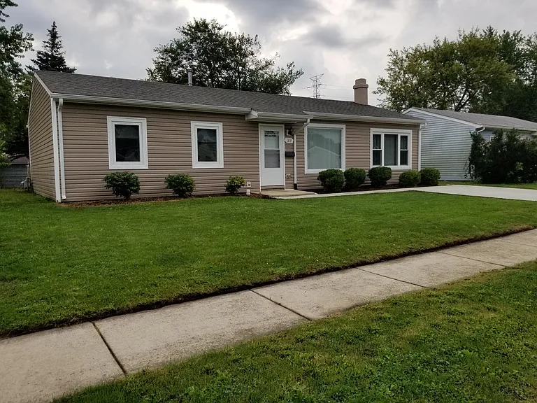 213 Fremont Ave — Photo 1
