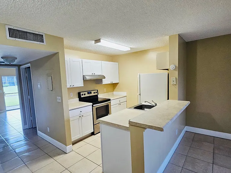 1605 Meadows Cir W #1605 — Photo 6