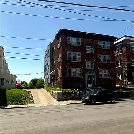 3rd image of 115 E 40th St