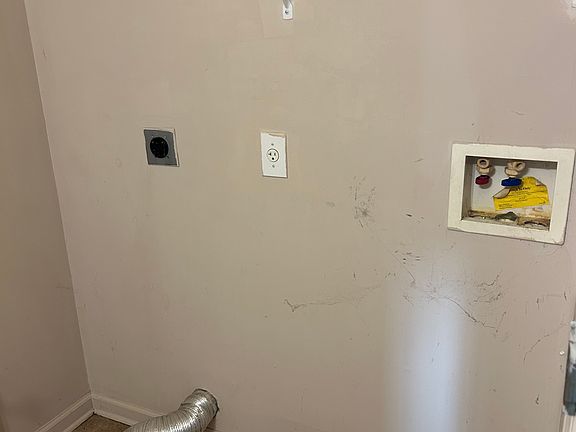 4th image of 483 Dabney Dr
