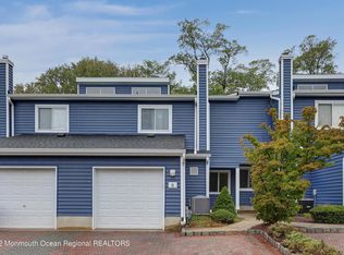 8 Rambling Meadow Ct, Eatontown, NJ 07724