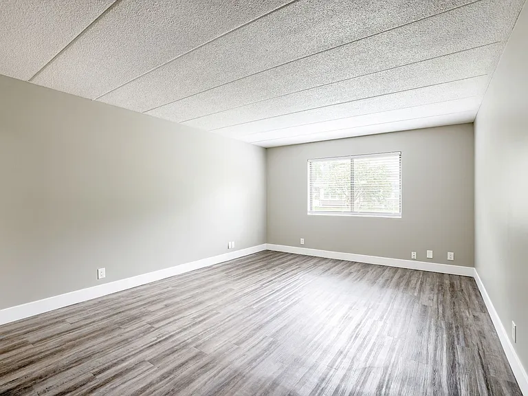 Meadowlark Apts — Photo 10
