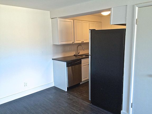 4th image of 715 Lepere Ave APT C