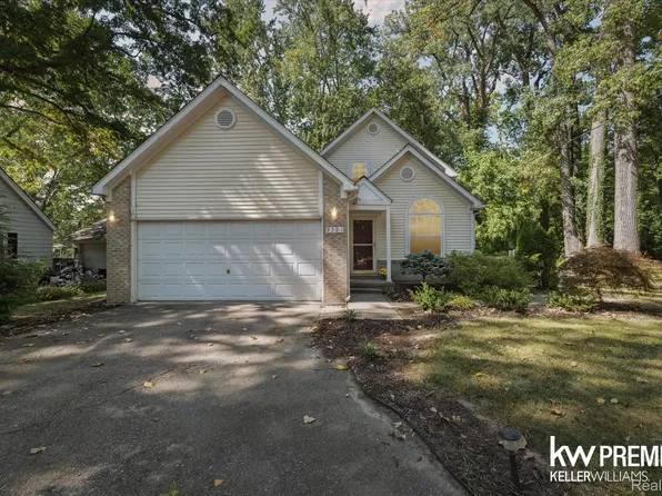 9301 Cardwell St, Livonia, MI 48150