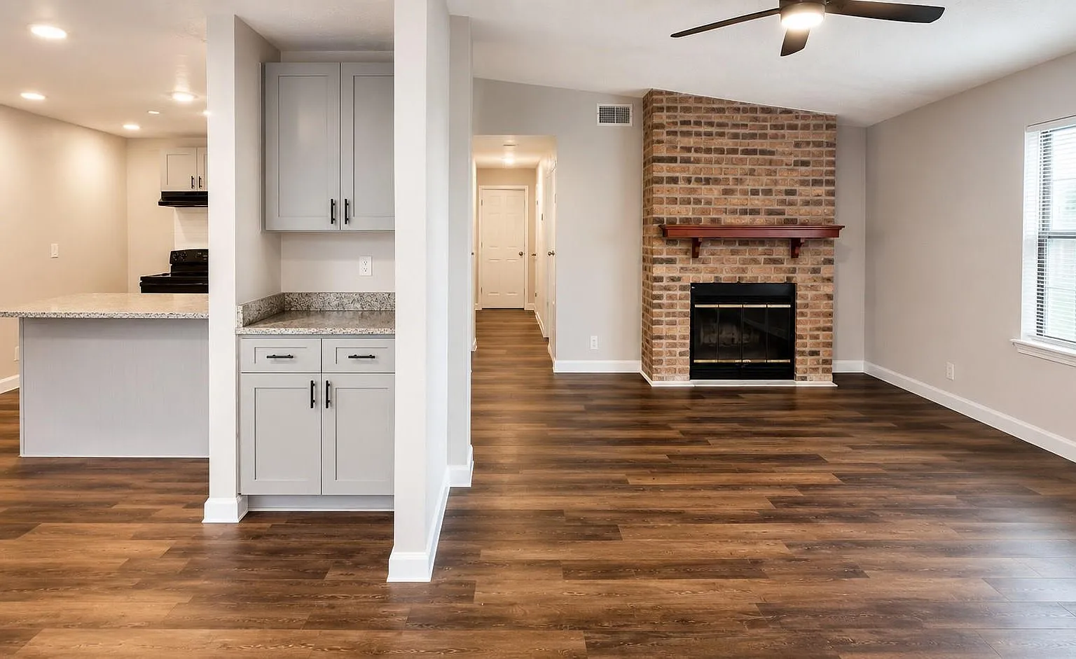 3 bed, 2.0 bath, 1344 sqft, $1,650 — Photo 2