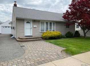89 Myers Ave, Hicksville, NY 11801