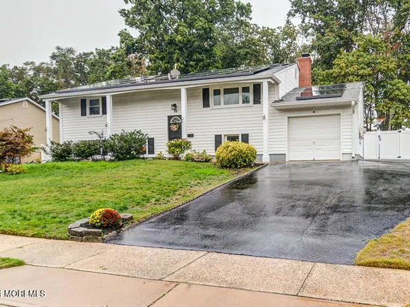 18 Southport Drive, Howell, NJ 07731