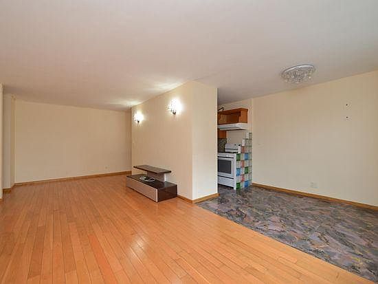 5th image of 2925 W 5th St