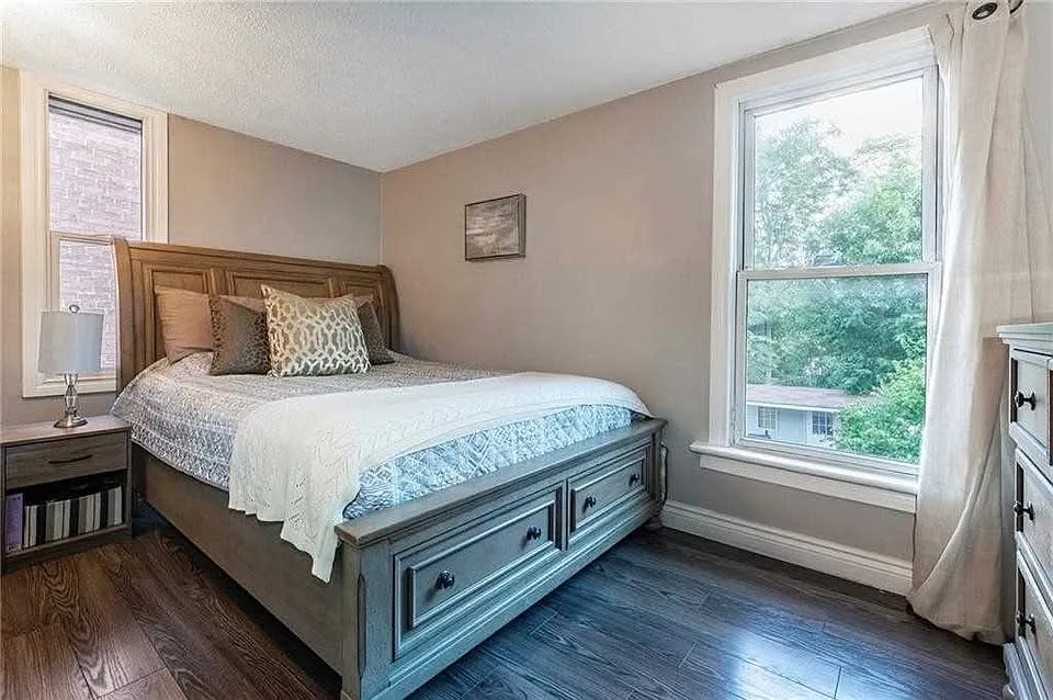182 John Street North Hamilton — Photo 4
