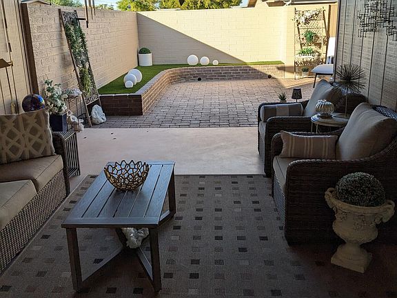 2nd image of 10585 W PALMERAS Drive #H