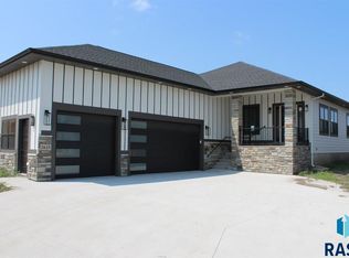 2625 N Park Pl, Place Tea, SD 57064