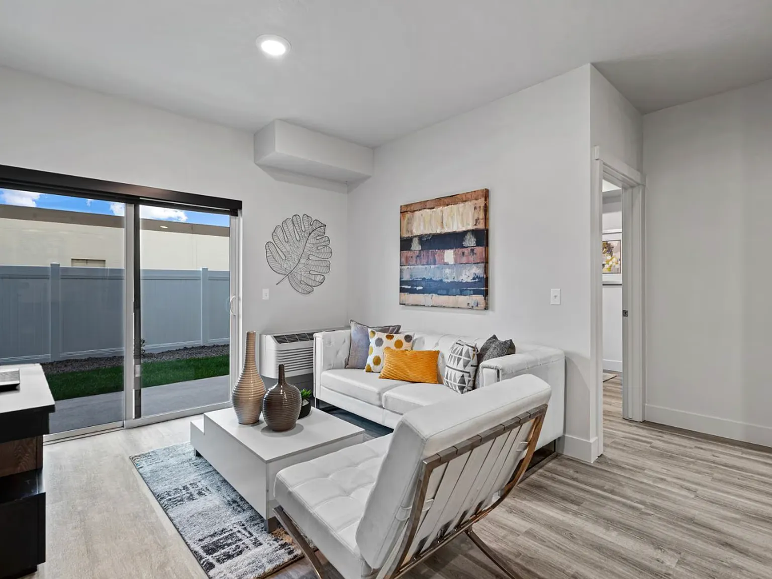 The Eliana Apartments — Photo 4