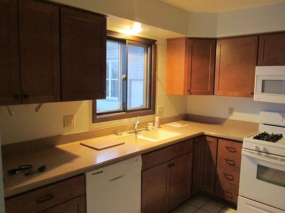 3rd image of 3073 Sunnyside St