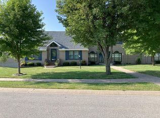 123 Stonebridge Ln, Smithville, MO 64089