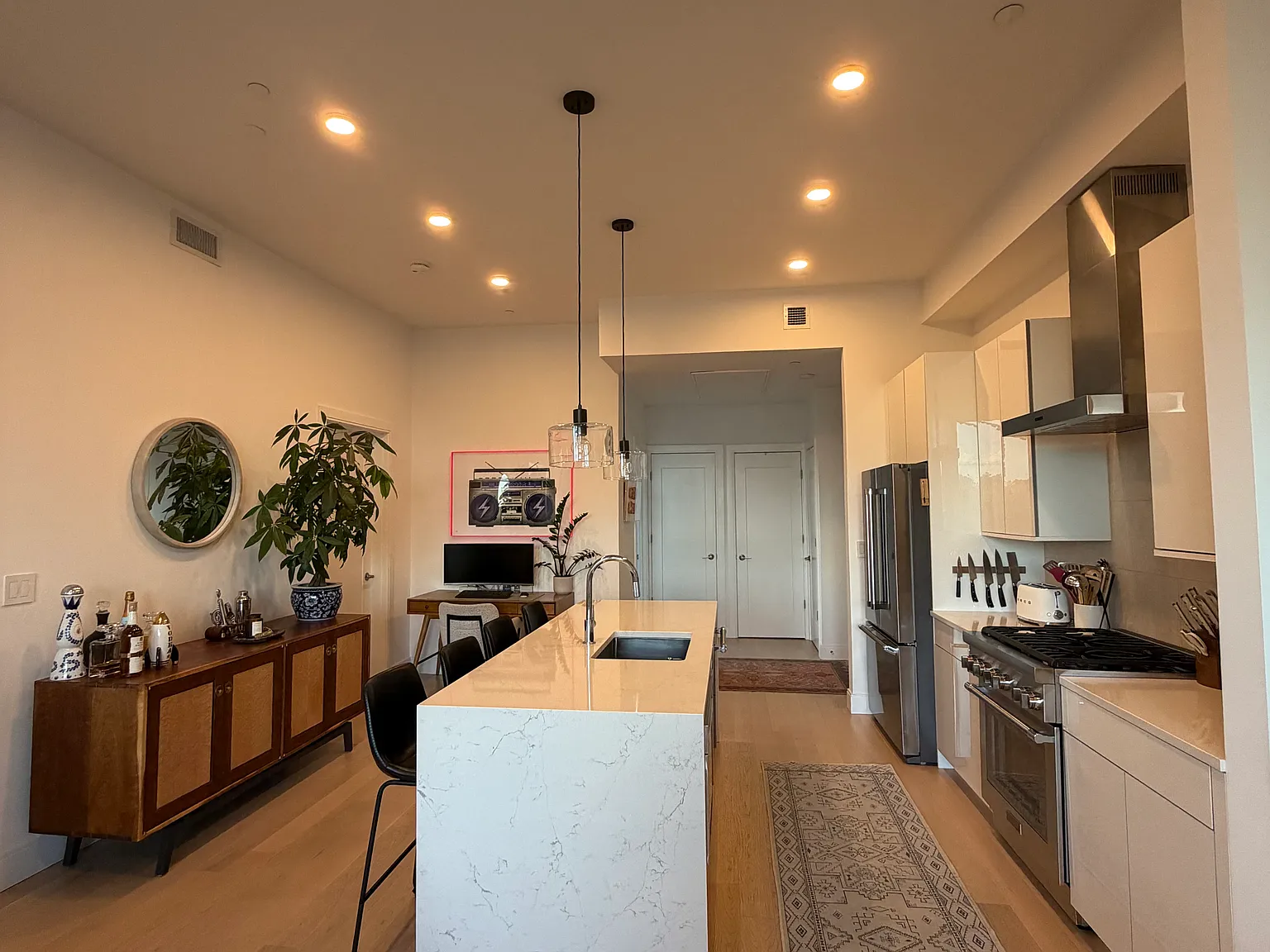 2 bed, 951 sqft, $5,000 — Photo 2