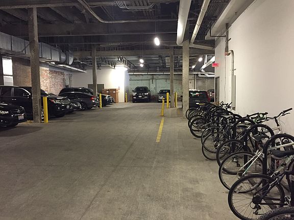 4th image of 939 N High St Unit 304