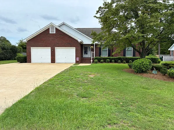 5425 Labrador Dr, Hope Mills, NC 28348