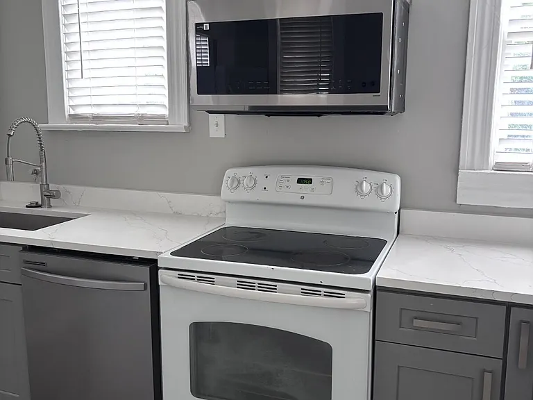 718 S Yakima Ave #1 — Photo 3