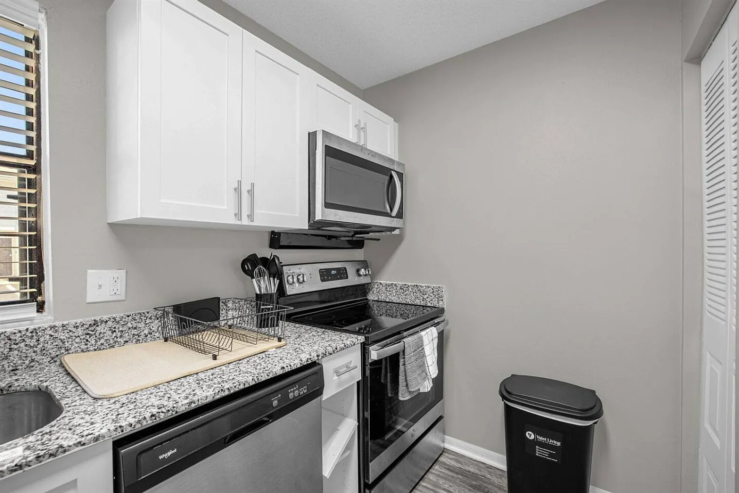 2 bed, 2.0 bath, $2,977 — Photo 2