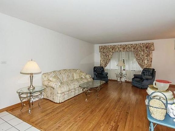 2nd image of 1856 Lincoln Ave