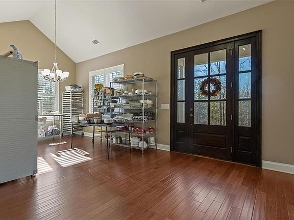 4th image of 108 Madison Ct
