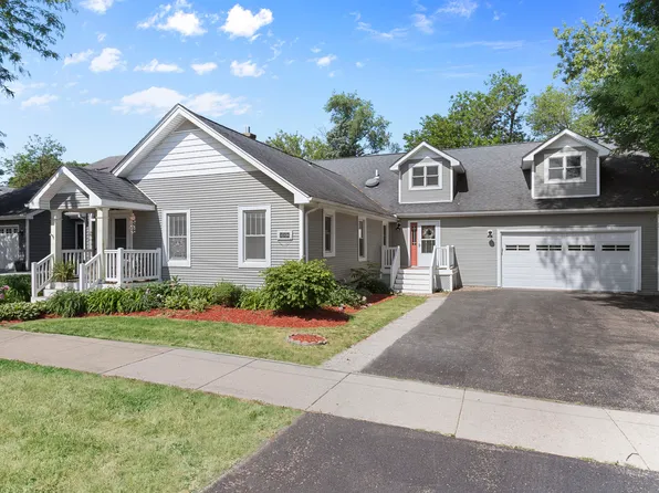 236 Raymond Ave, Barrington, IL 60010