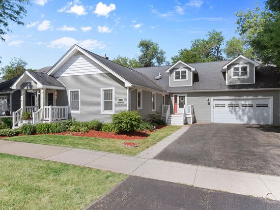 236 Raymond Ave, Barrington, IL 60010