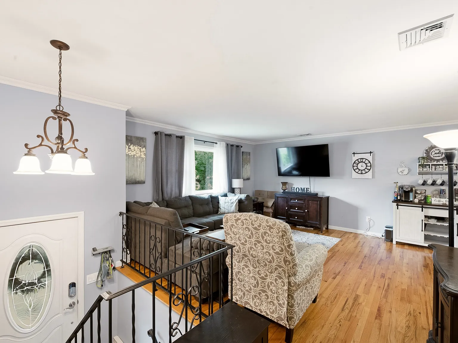 4 bed, 1700 sqft, $4,600 — Photo 2
