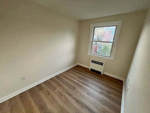 5th image of 6842 Oxford Ave Floor 1