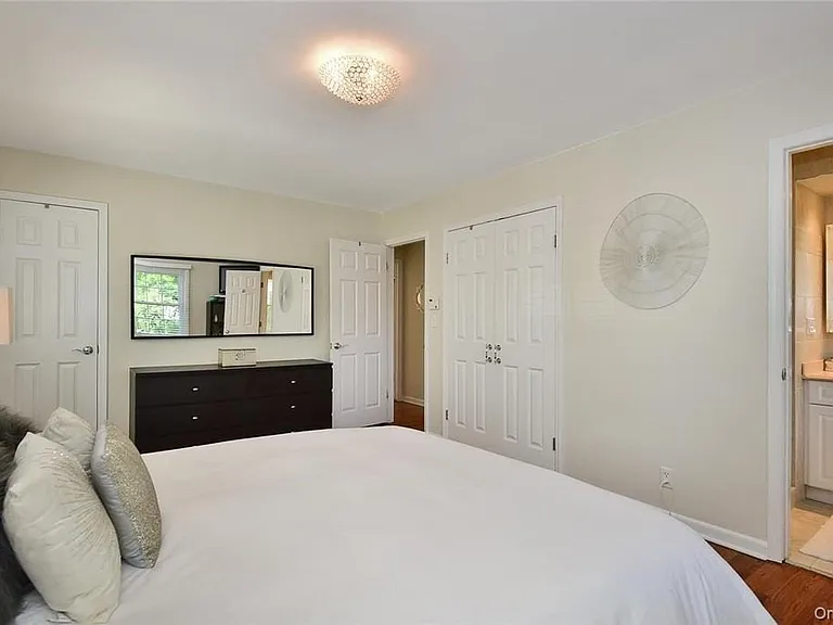 9 Franklin Ave — Photo 16