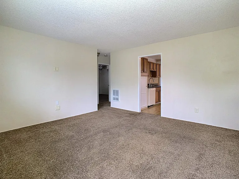 6190 Dixie Dr — Photo 7