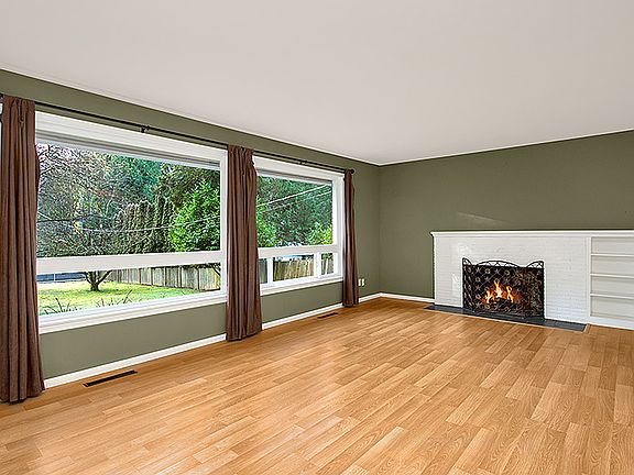 4th image of 18492 Ballinger Way NE