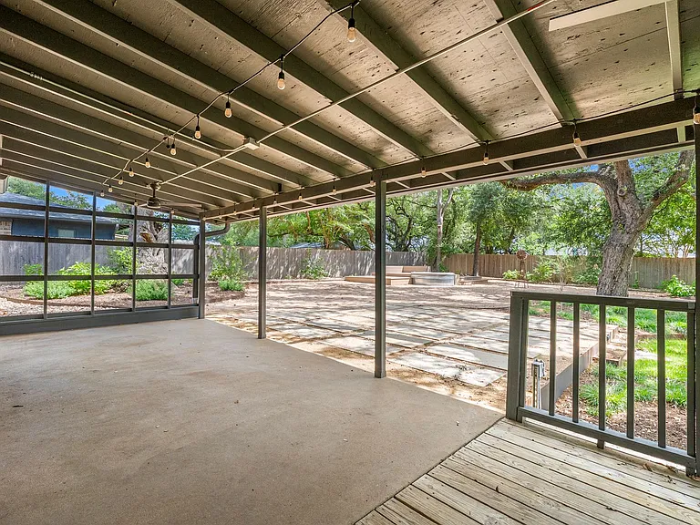 2607 N Shields Dr — Photo 25