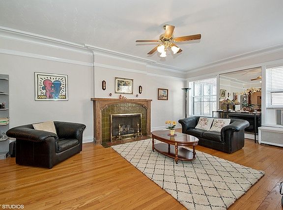 4th image of 3558 N Pine Grove Ave #1