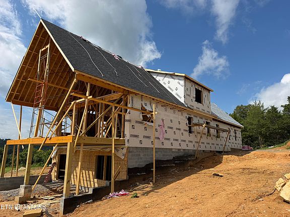 3rd image of 861 Dalton Rd