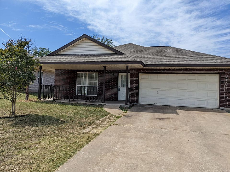 Welcome home to 813 Coyote Lane!