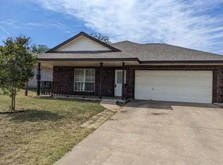 813 Coyote Ln, Leander, TX 78641