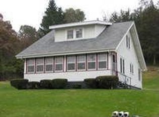 1221 W 32nd St, Dubuque, IA 52001